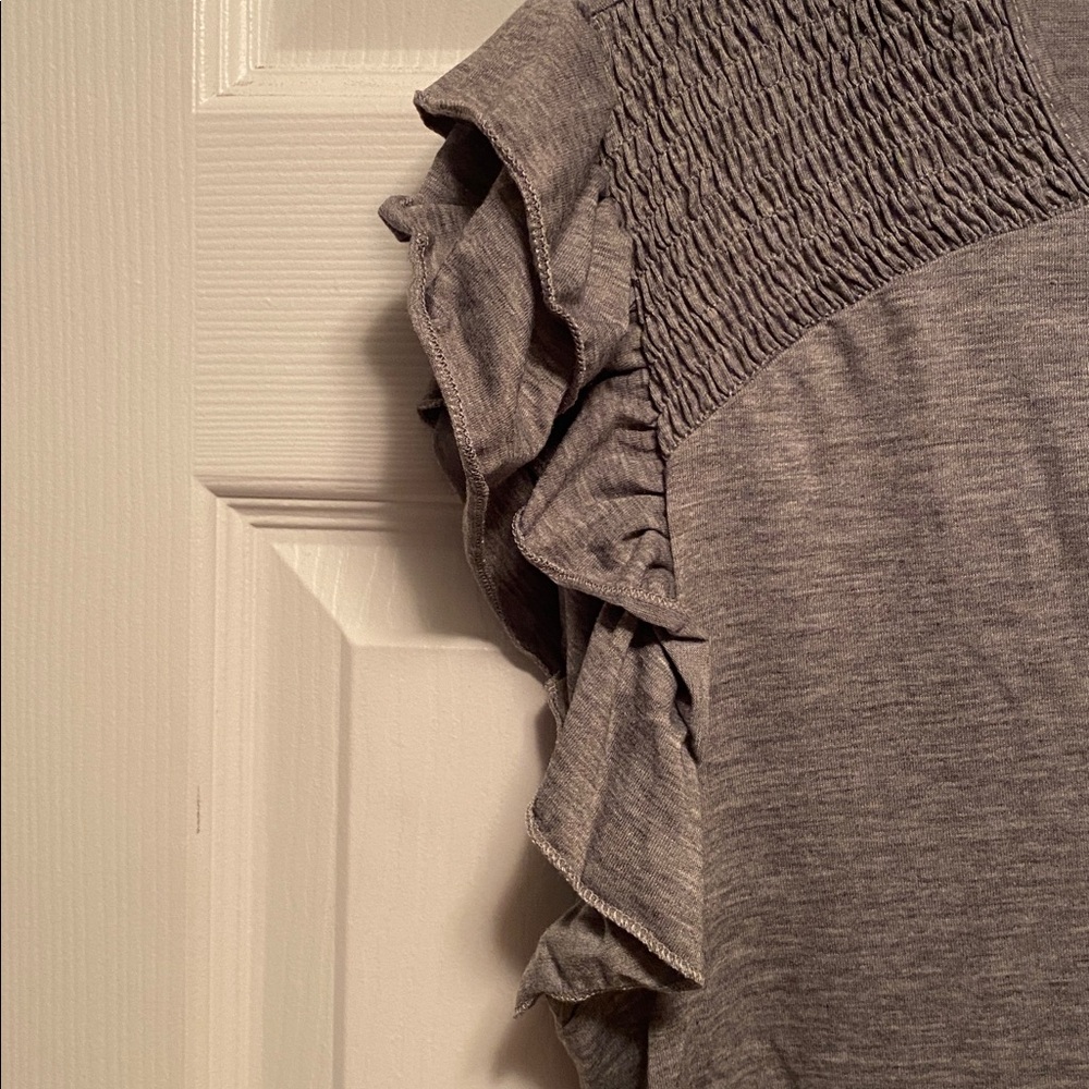 Dokotoo Gray Women's Top with Ruffle Sleeves…size XL - Picture 3 of 5